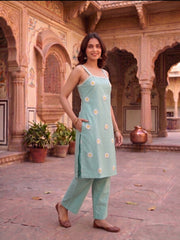 Women Floral Embroidered Regular Thread Work Kurti with Trousers
