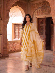 Women Floral Printed Regular Kurta with Trousers & With Dupatta