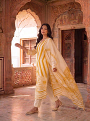 Women Floral Printed Regular Kurta with Trousers & With Dupatta