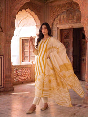 Women Floral Printed Regular Kurta with Trousers & With Dupatta