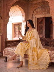 Women Floral Printed Regular Kurta with Trousers & With Dupatta