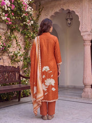 Women Floral Printed Regular Thread Work Pure Silk Kurta with Trousers & With Dupatta