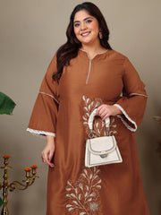 Women Plus Size Floral Embroidered Kurta with Trousers