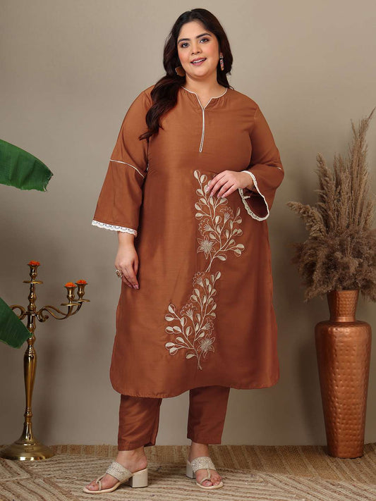 Women Plus Size Floral Embroidered Kurta with Trousers