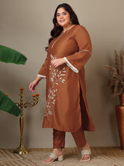 Women Plus Size Floral Embroidered Kurta with Trousers