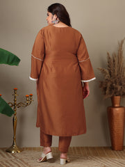 Women Plus Size Floral Embroidered Kurta with Trousers