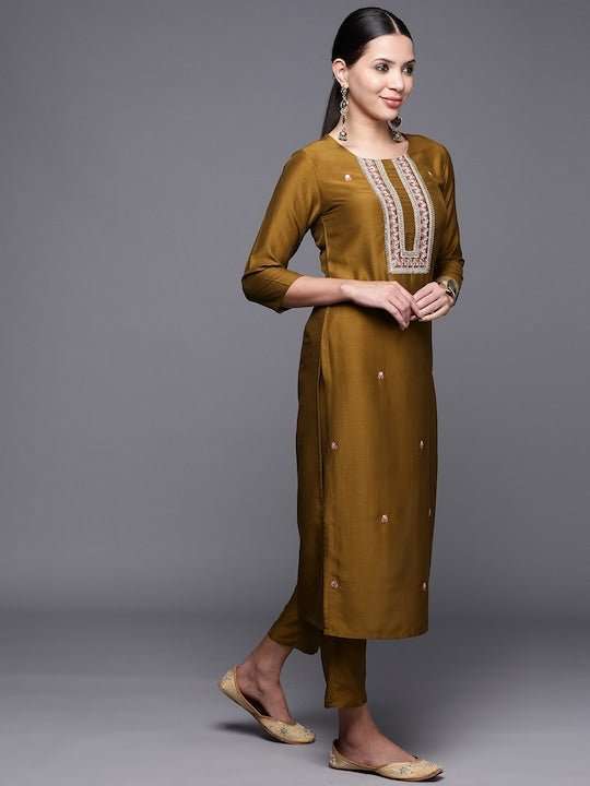 Women Ethnic Motifs Embroidered Kurta With Trousers - Inddus.com