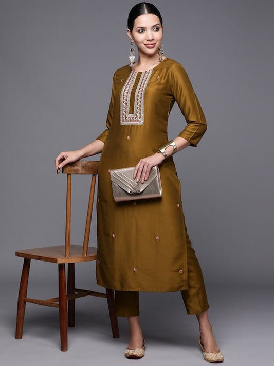 Women Ethnic Motifs Embroidered Kurta With Trousers - Inddus.com