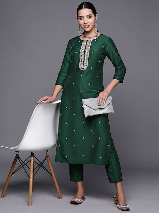 Women Ethnic Motifs Yoke Design Kurta With Trousers - Inddus.com