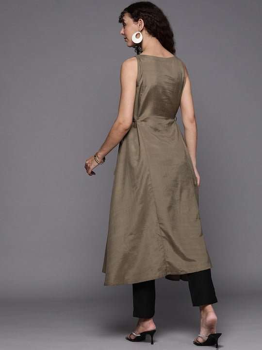 Women Floral Embroidered Thread Work Kurta with Trousers - Inddus.com