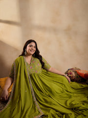 Women Floral Embroidered Thread Work Floral Georgette Kurta