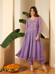 Floral Embroidered Sweetheart Neck Thread Work Kurta & Trousers With Dupatta