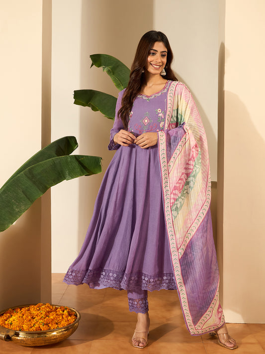 Floral Embroidered Sweetheart Neck Thread Work Kurta & Trousers With Dupatta