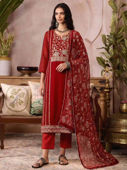 Crimson �lan Organza Kurta Set