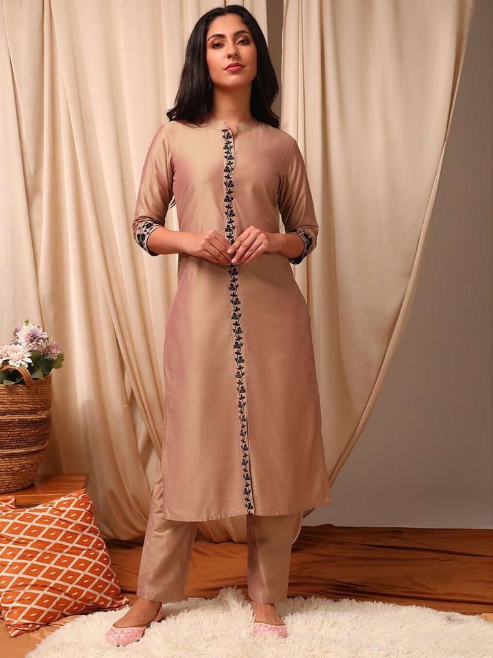 Women Green Embroidered Straight Kurta Trousers Set