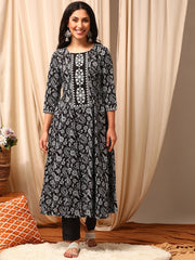 Black Women Ethnic Motifs Embroidered Empire Thread Work Kurta with Trousers