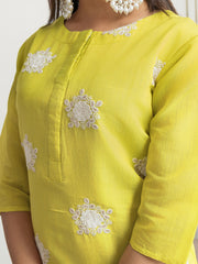 Women Floral Thread and Sequinned Embroidered Kurta Set with Dupatta