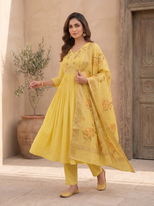 Women Floral Embroidered Regular Thread Work Chanderi Cotton Kurta with Trousers & With Dupatta