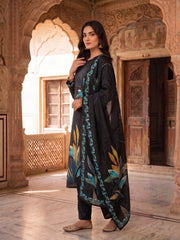 Women Floral Printed Regular Beads and Stones Kurta with Trousers & With Dupatta