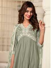 Women Floral Yoke Design Pleated Thread Work Kurta with Trousers & With Dupatta
