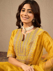 Women Floral Zari Embroidered Yoke Design Kurta Set with Dupatta