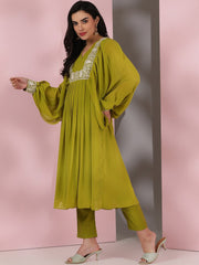 Green Women Floral Yoke Design Pleated Thread Work Kurta with Trousers