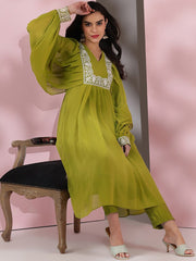 Green Women Floral Yoke Design Pleated Thread Work Kurta with Trousers