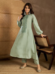 Women Floral Yoke Design Thread Work Floral Kurta