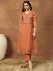 Women Floral Embroidered Regular Thread Work Kurta with Trousers & With Dupatta