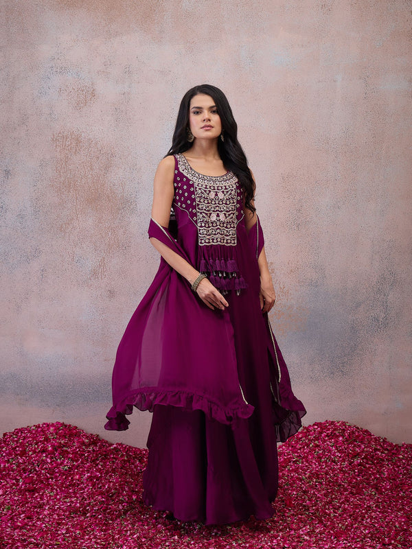 Women Ethnic Motifs Embroidered Thread Work Grandeur & Majestic Artwork Georgette Anarkali Kurta