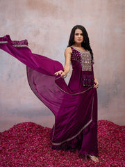 Women Ethnic Motifs Embroidered Thread Work Grandeur & Majestic Artwork Georgette Anarkali Kurta