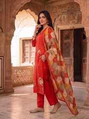 Women Floral Printed Regular Beads and Stones Pure Silk Kurta with Trousers & With Dupatta