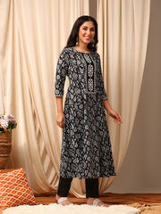 Women Floral Printed Panelled Kurta with Trousers