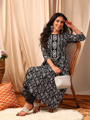 Women Floral Printed Panelled Kurta with Trousers