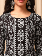 Women Floral Printed Panelled Kurta with Trousers