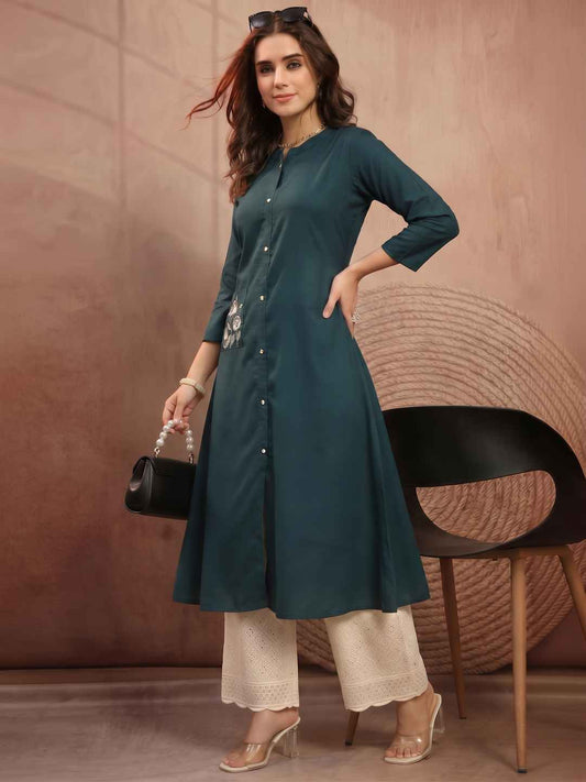 Women Embroidered Thread Work Kurta