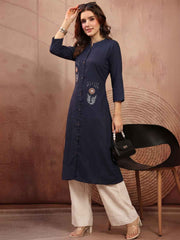 Women Embroidered Thread Work Kurta