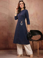 Women Embroidered Thread Work Kurta