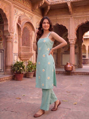 Women Floral Embroidered Regular Thread Work Kurti with Trousers
