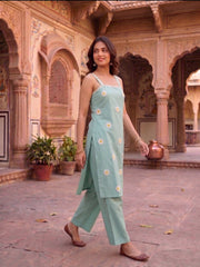 Women Floral Embroidered Regular Thread Work Kurti with Trousers