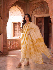 Women Floral Printed Regular Kurta with Trousers & With Dupatta