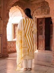 Women Floral Printed Regular Kurta with Trousers & With Dupatta