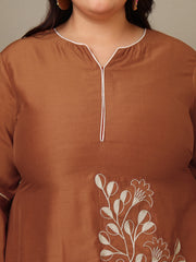 Women Plus Size Floral Embroidered Kurta with Trousers