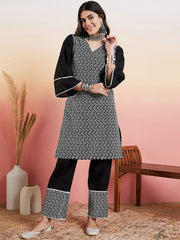 Black & White Floral Embroidered Straight Thread Work Kurta With Trouser