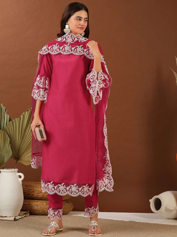 Women Black Velvet Zari Embroidered Round Neck Straight Kurta