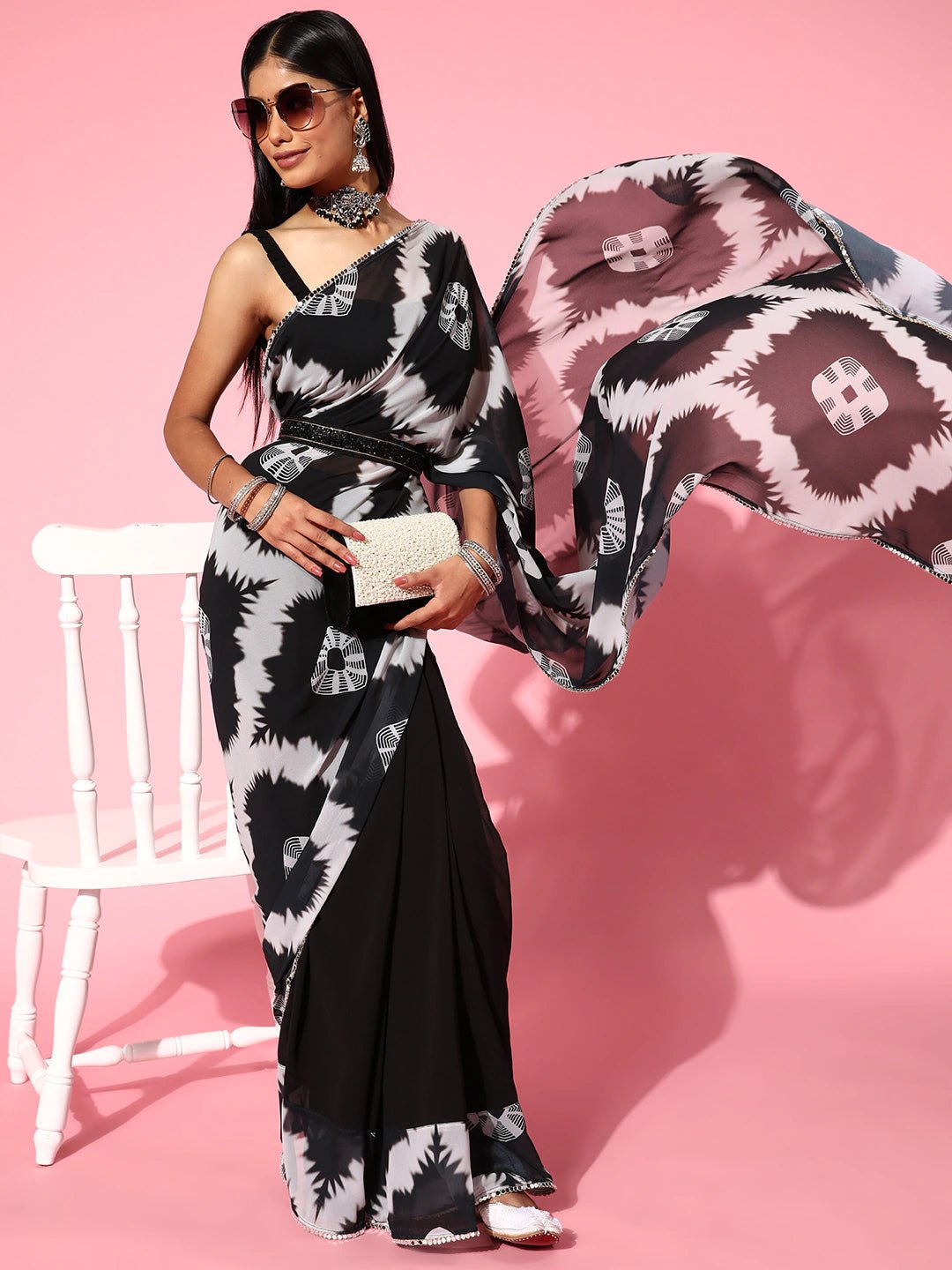 Women Black Printed Tie and Dye Embellished Saree With Belt - Inddus.com