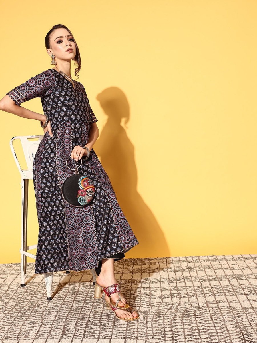 Women Floral Cotton Blend Print Parade Kurta Set - Inddus.com