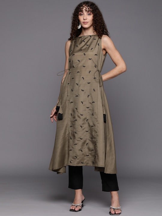 Women Floral Embroidered Thread Work Kurta with Trousers - Inddus.com