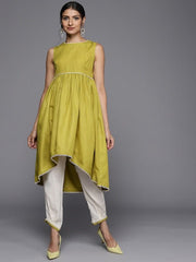 Women Green & Off White Solid Kurta with Trousers - Inddus.com